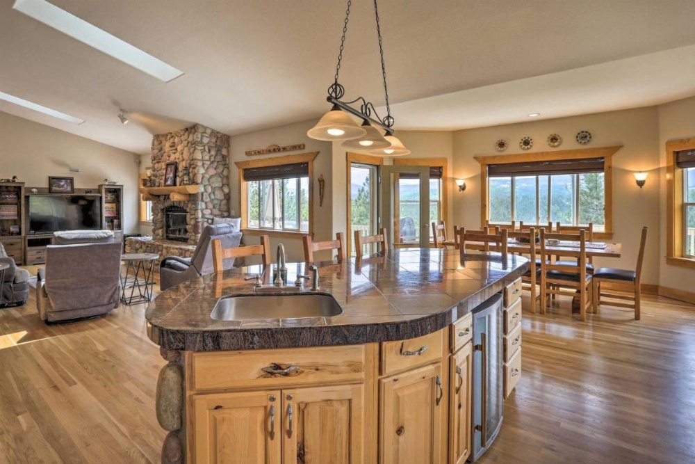 Upscale Mountain-View Manor with Deluxe Deck! Image 13