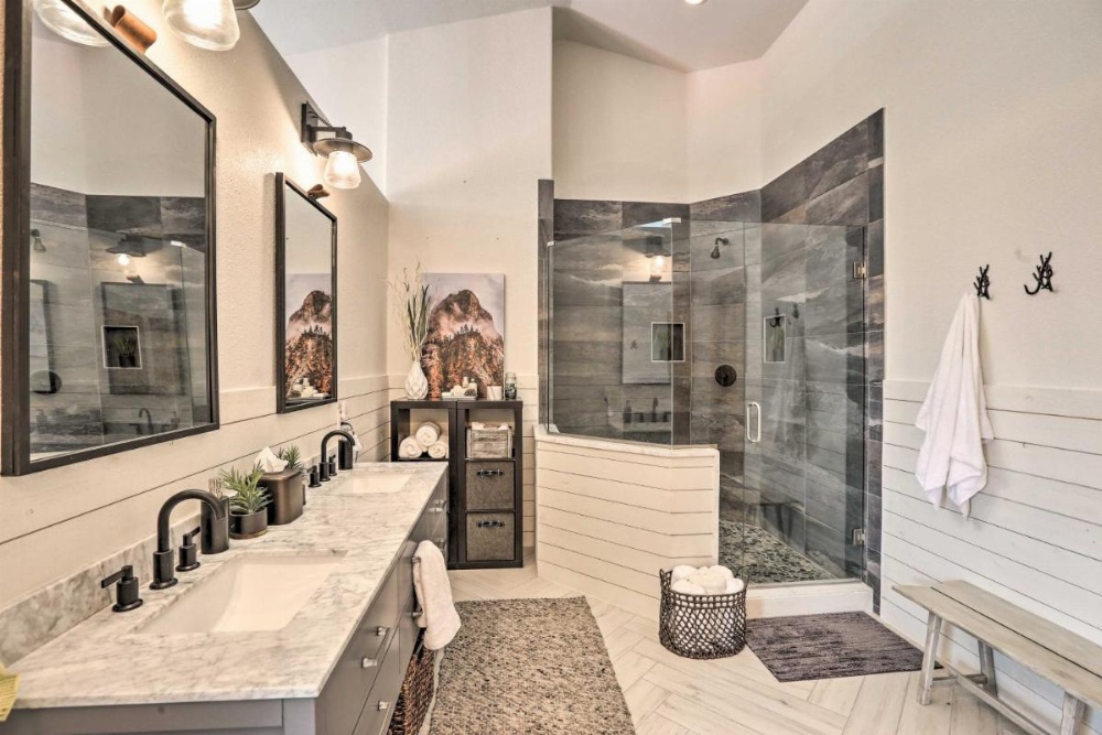 Upscale Mountain-View Manor with Deluxe Deck! Image 21