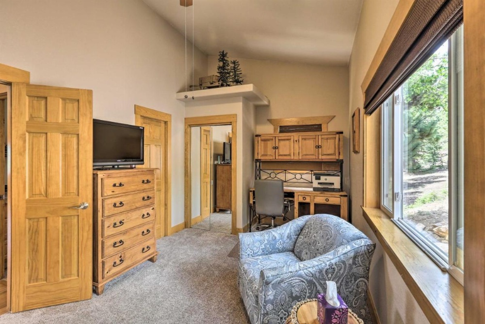Upscale Mountain-View Manor with Deluxe Deck! Image 23