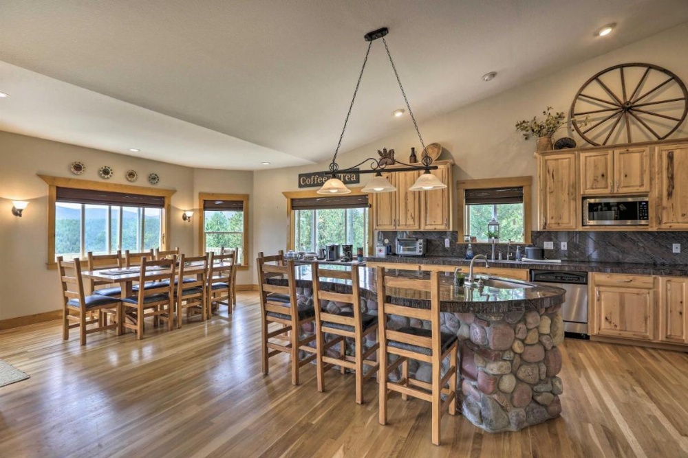 Upscale Mountain-View Manor with Deluxe Deck! Image 8
